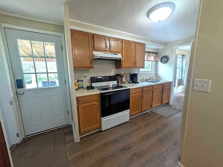 10135 Sampson Rd — Photo 6