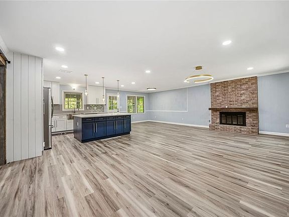 4th image of 2702 Davenport Rd NW