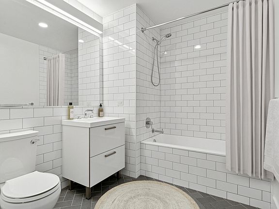4th image of 180 Broome St APT 1201