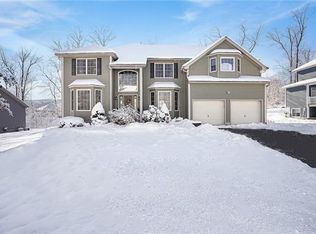 108 Winding Brook Ct, New Windsor, NY 12553