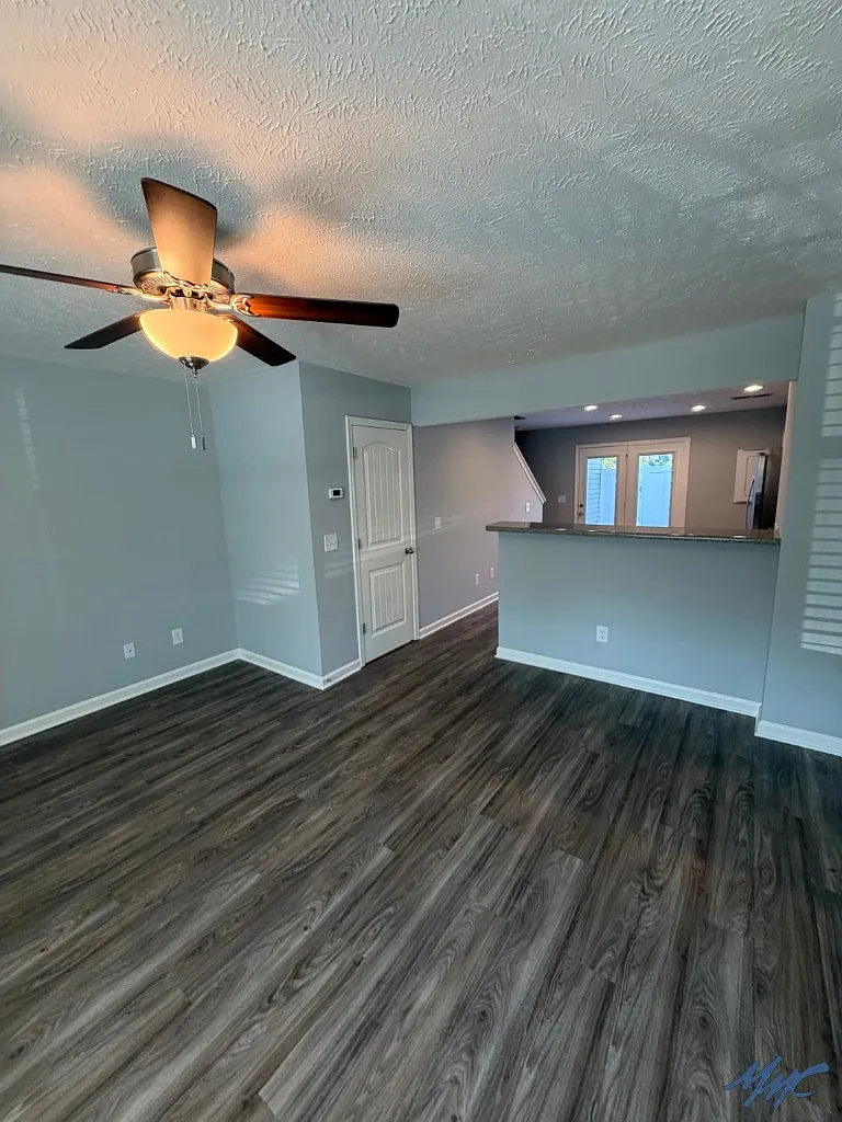 2 bed, 2.5 bath, 1128 sqft, $1,425 — Photo 3