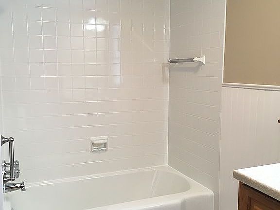 3rd image of 122 Highland Ave