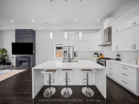 5th image of 30 Maple Ave N