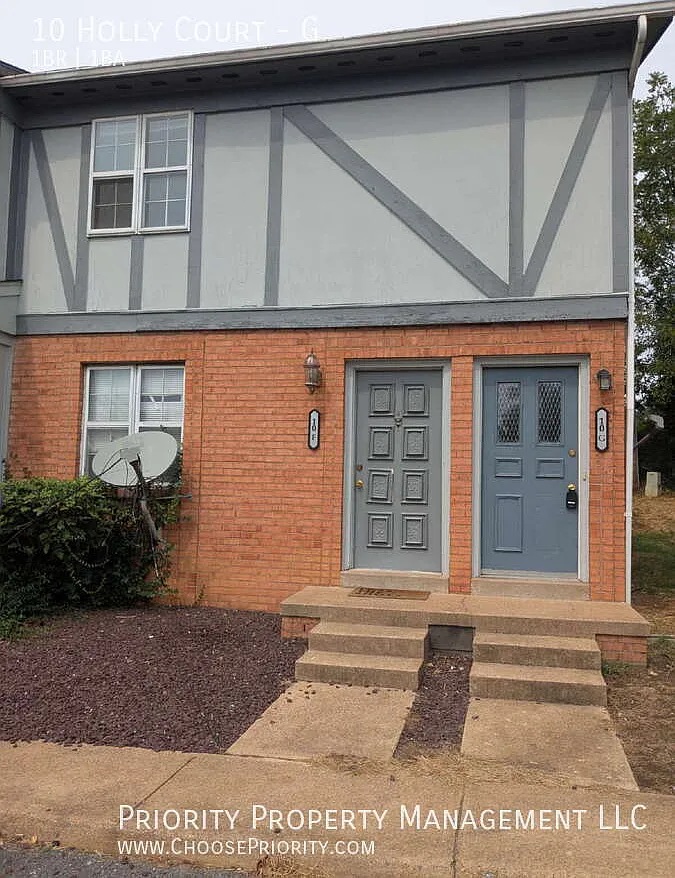 Spacious 1BR/1BA End Unit Near JMU, High-Speed WiFi Included! — Photo 2