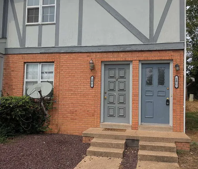10 Holly Ct #G — Photo 2