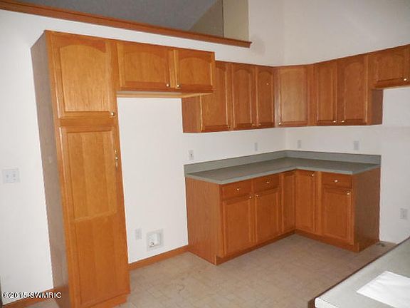 3rd image of 5950 Thistlewood Ave
