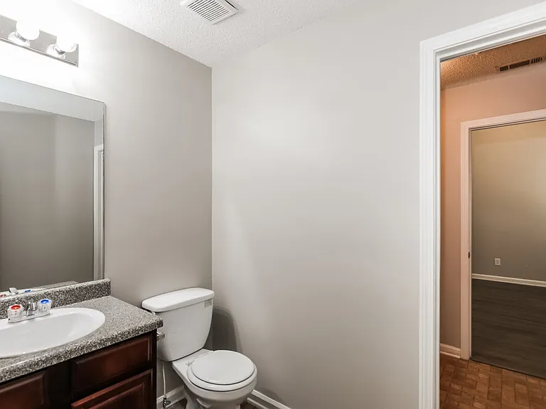 542 Vaughan Dr — Photo 12