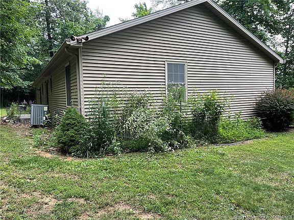 5th image of 3965 Garden Ln