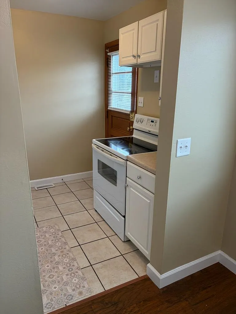2 bed, 800 sqft, $1,200 — Photo 2