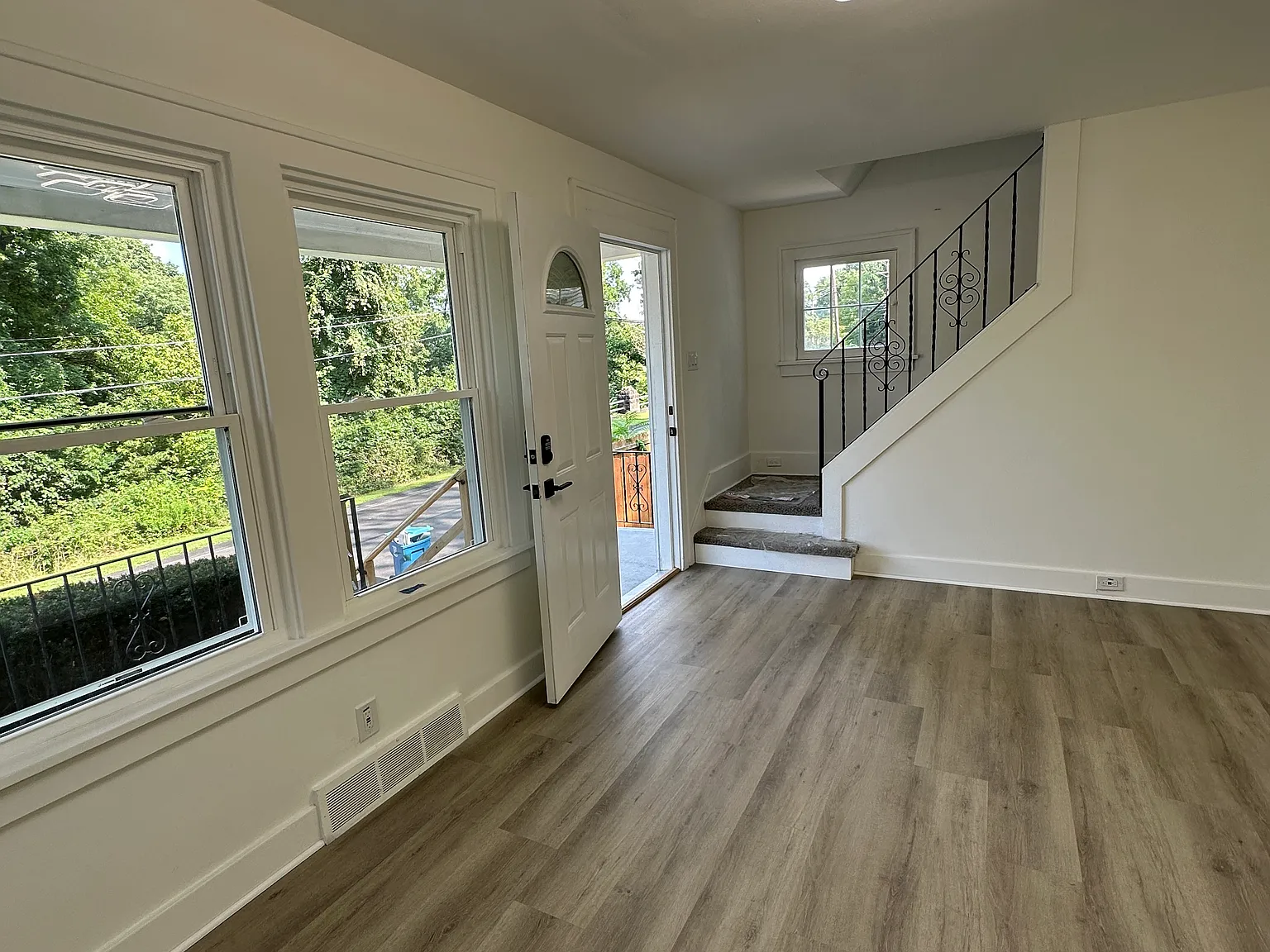 2 bed, 880 sqft, $1,400 — Photo 2