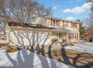 9622 Toledo Cir, Bloomington, MN 55437