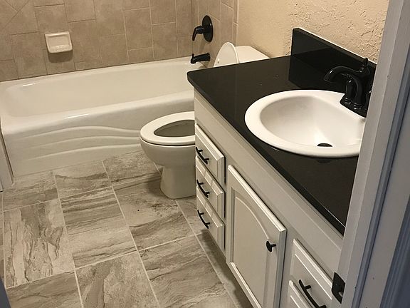 3rd image of 818 NW 48th St