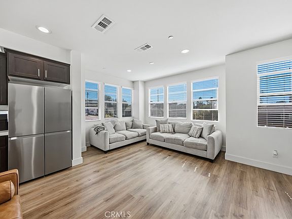 4th image of 205 S Paige Ln