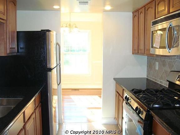 5th image of 16579 Royal Ct