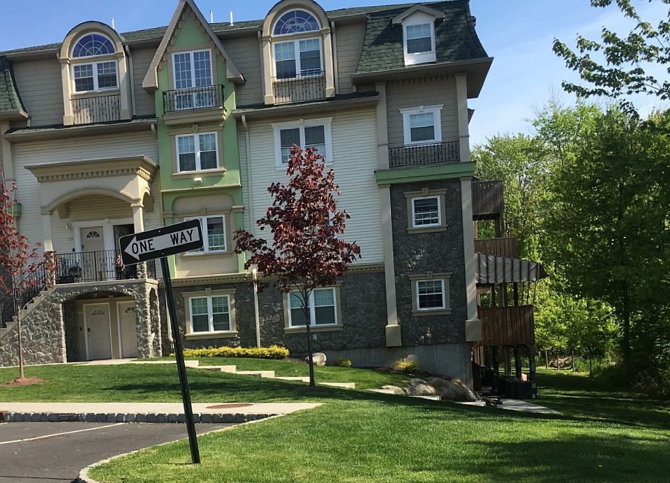 2nd image of 13 Elm St #112