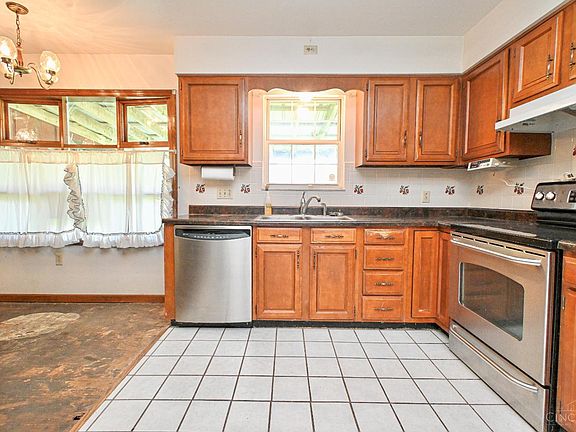 4th image of 466 Stephens Rd