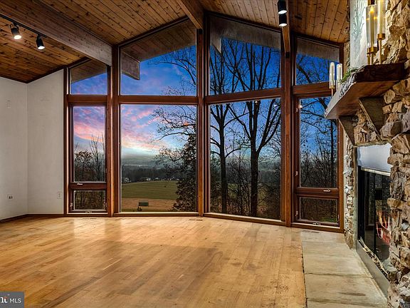 5th image of 7442 Dogwood Ln