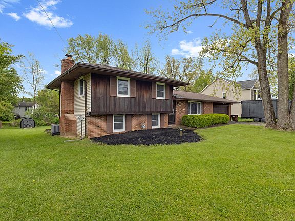 2nd image of 75 Hiawatha Trl