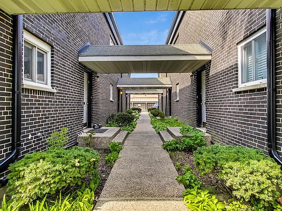 2nd image of 625 Mulberry Pl APT F