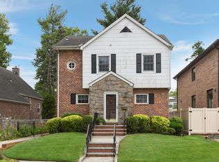 79-28 214th St, Oakland Gardens, NY 11364