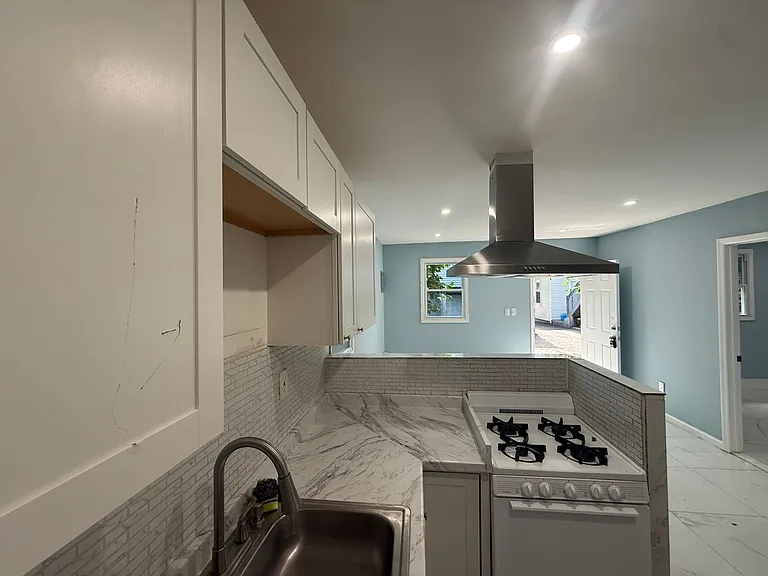 445 14th Ave #1R — Photo 9