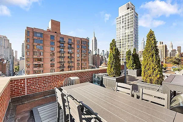 242 E 25th St #9-C — Photo 8