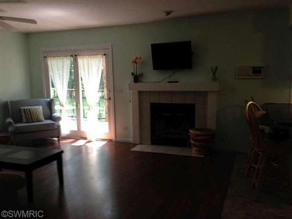 4th image of 2118 Deerwood Dr
