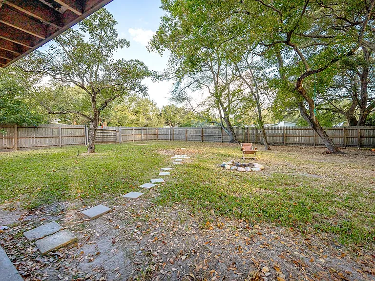 201 Audrey Cir — Photo 45