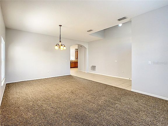 5th image of 642 Hacienda Cir