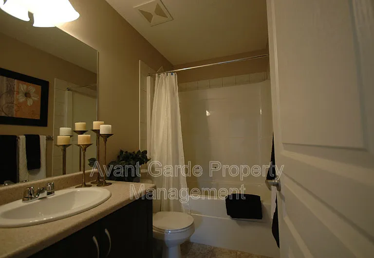 367 Ascott Cres — Photo 12