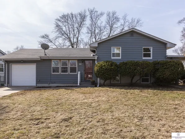 10921 Westover Rd, Omaha, NE 68154