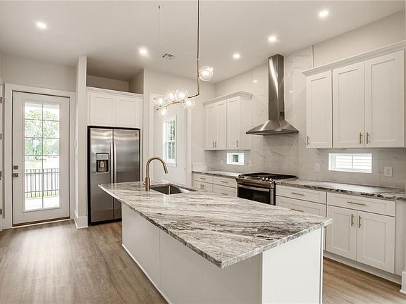 4th image of 284 Abalon Ct