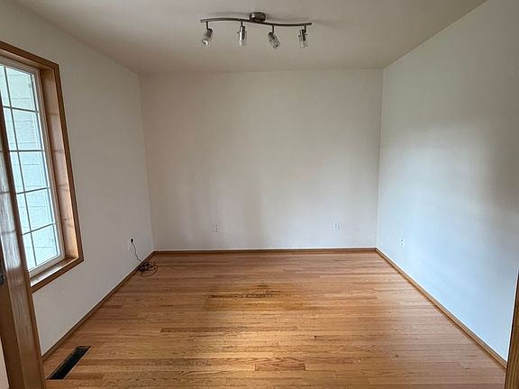 5th image of 2610 Sandstone Ln