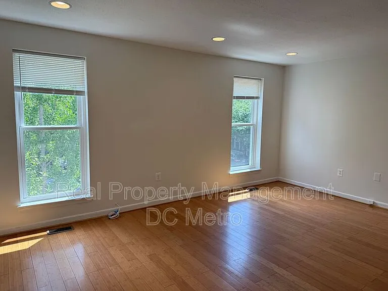 1125 Harvard St NW #R — Photo 7