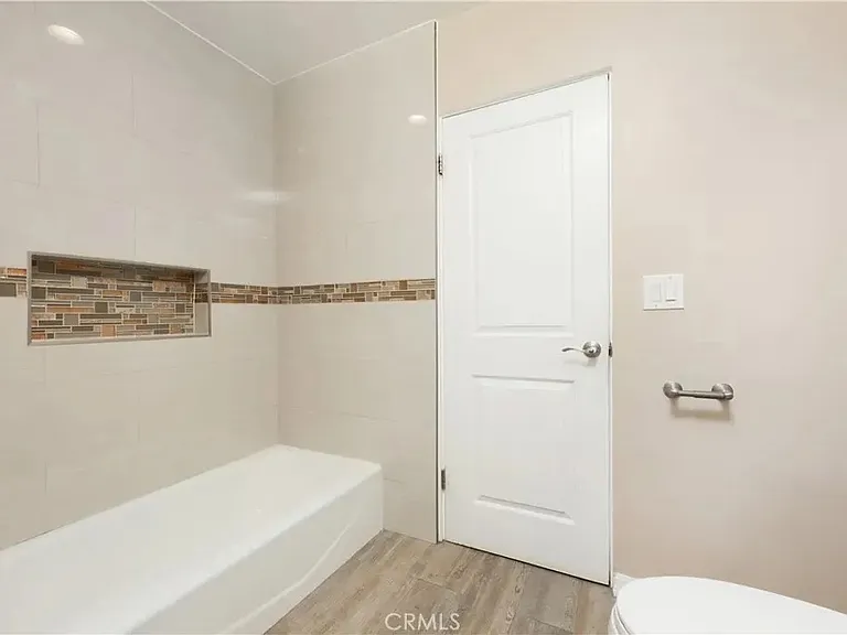 9844 Pangborn Ave — Photo 17