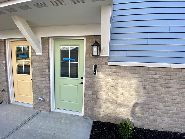 154 Old Pond Rd — Photo 2