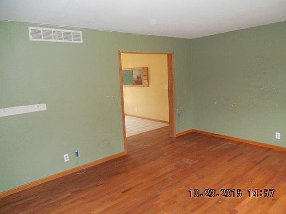 2nd image of 6467 Balboa St