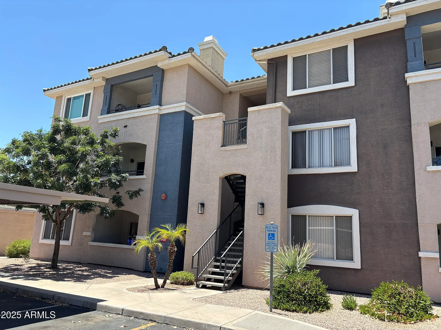 2 bed, 2.0 bath, 1034 sqft, $1,595 — Photo 2