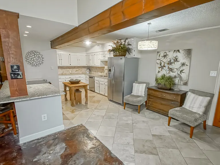 7634 Oakmount Dr — Photo 10