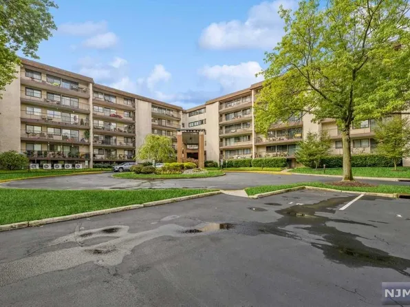 521 Piermont Ave APT 114, Westwood, NJ 07675