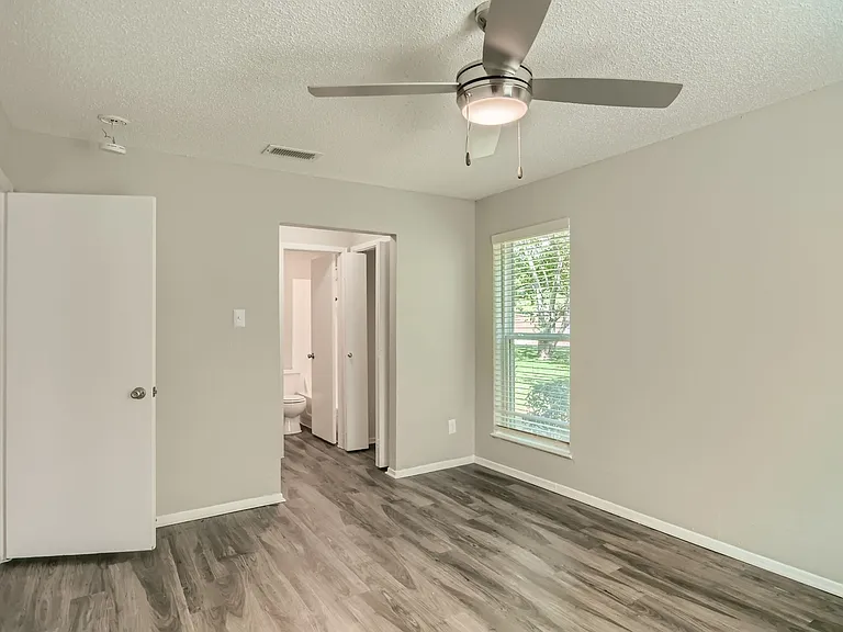 Villas At Waterchase — Photo 37