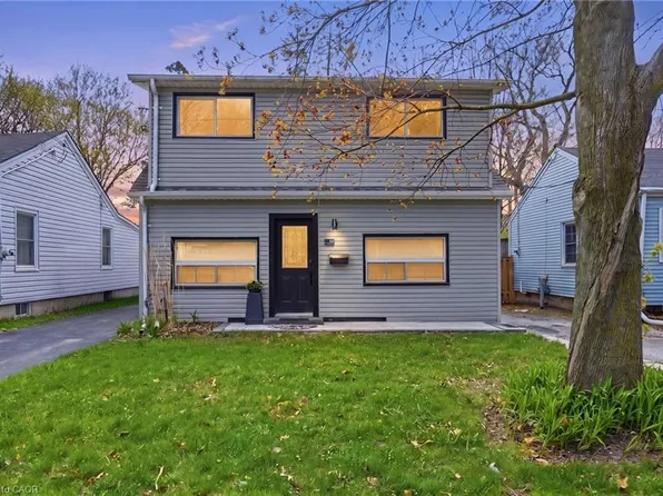 68 York Rd, Hamilton, ON L9H 1L7