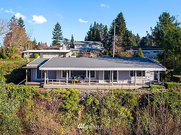 3rd image of 4212 Soundview Dr W