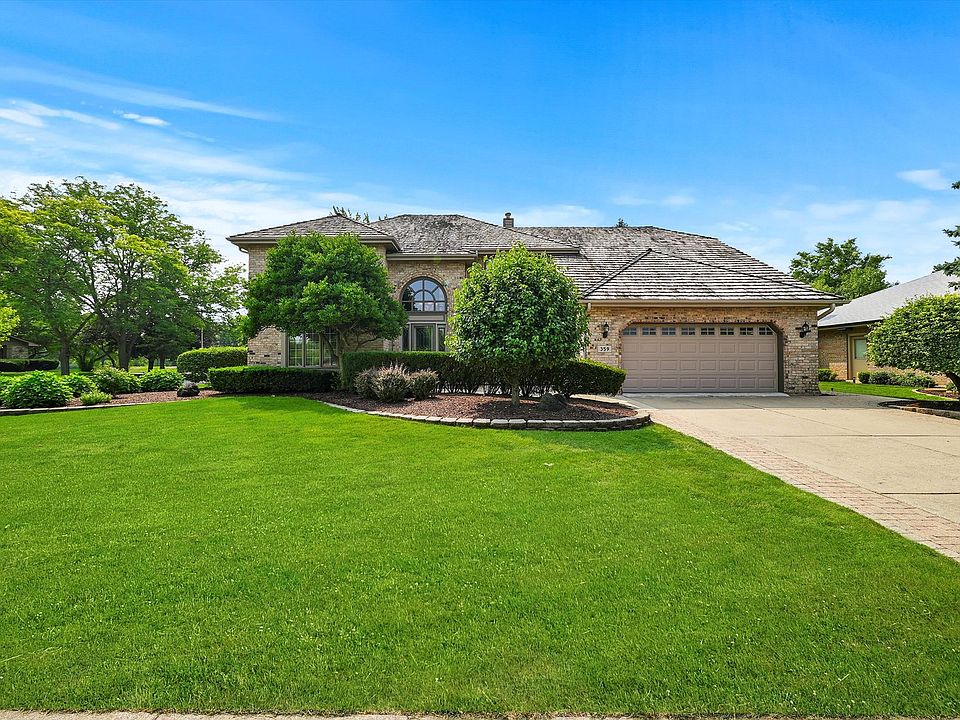 1st image of 359 Kingswood Ct