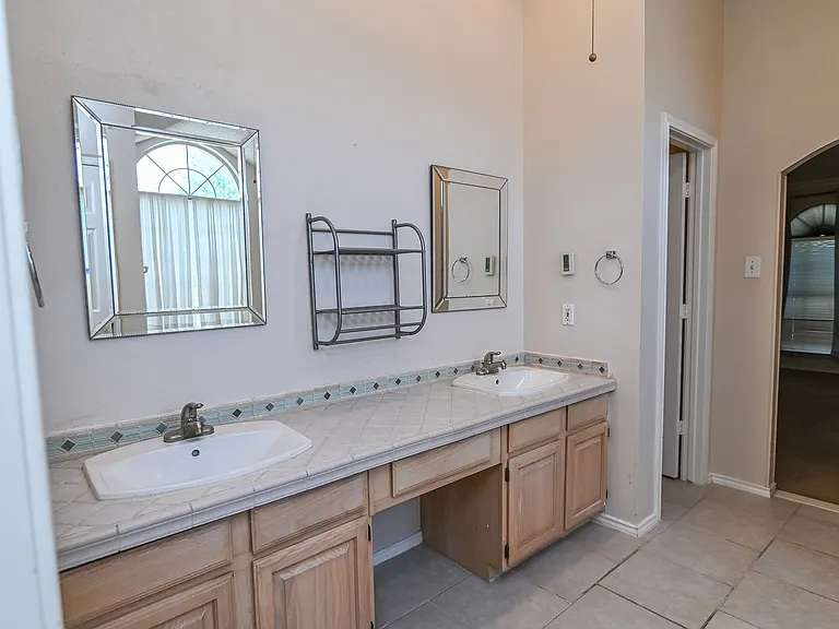 2100 Newport Dr — Photo 22
