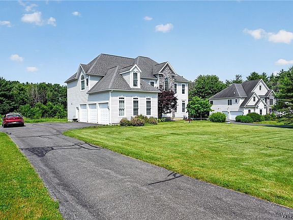 3rd image of 44 Pheasant Way