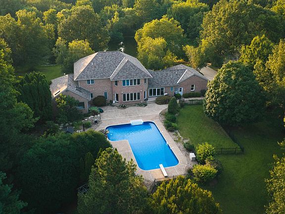 5th image of 630 S Farmingdale Rd