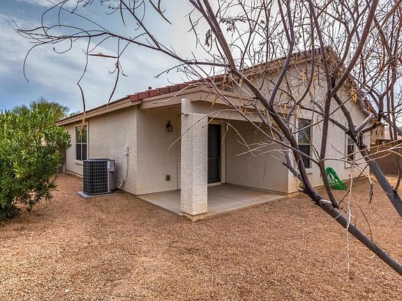 Back yard / Patio