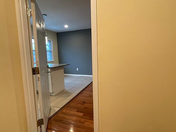 3rd image of 4426 Solly Ave Floor 3