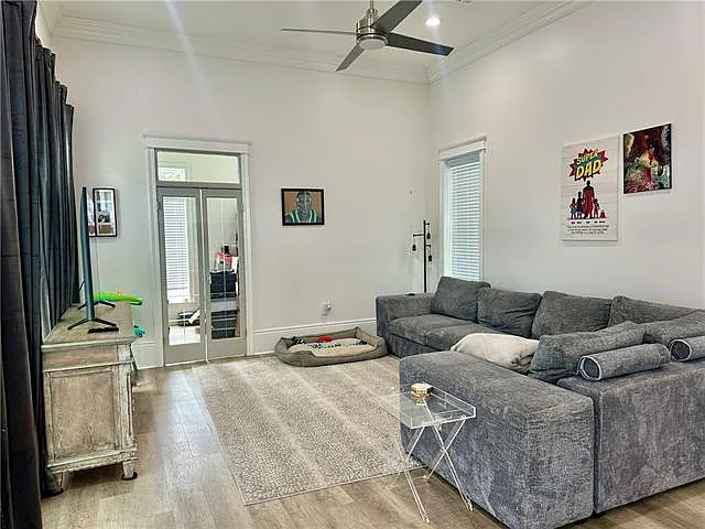 3 bed, 2.5 bath, 2023 sqft, $4,500 — Photo 3